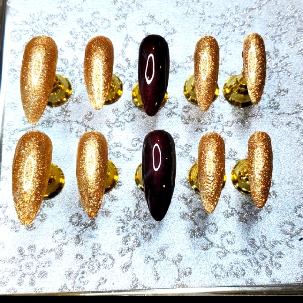 💋Elegant Gold Shimmer W/ Burgundy Accent Nail -  Press-On Nail Set